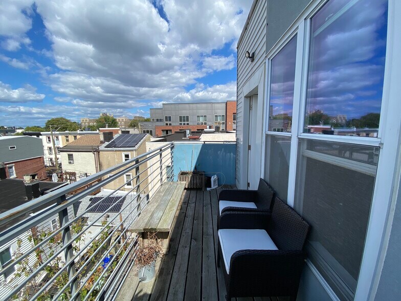 Building Photo - 457 E Girard Ave