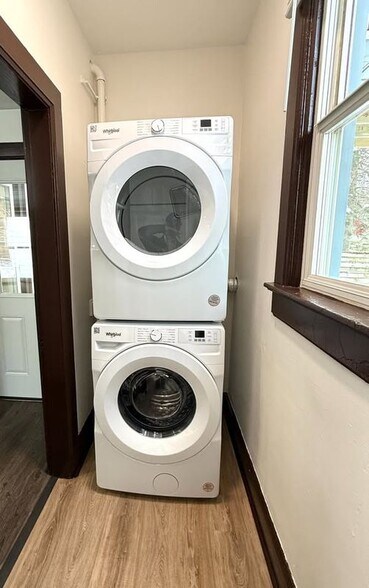 Building Photo - 752 McSorley St