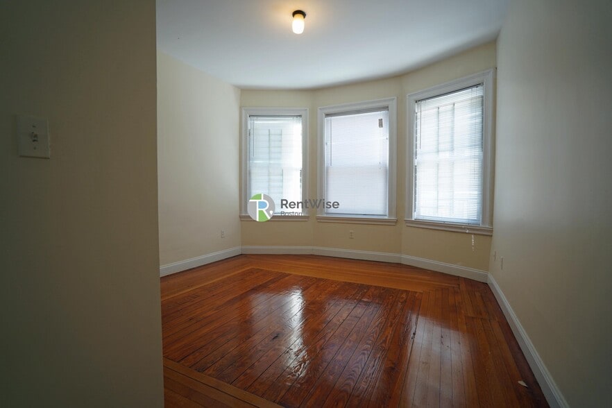 Building Photo - 53 Ashford St