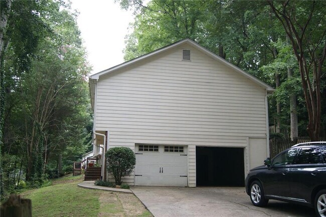 Building Photo - 4239 Glenforest Way