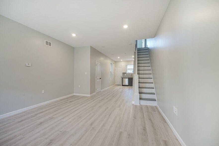 Building Photo - 1315 S 30th St