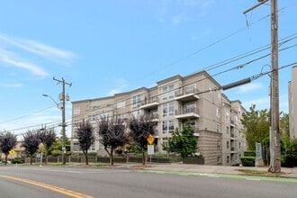 Building Photo - Amazing West Seattle 2 bedroom 2 bath W/S/...