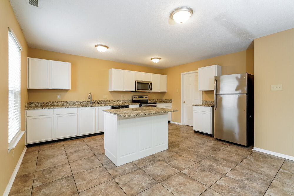 Building Photo - 2044 Southernwood Ln