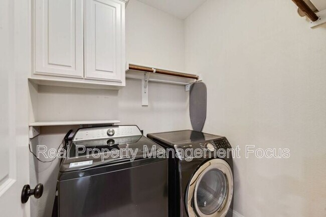 Building Photo - 3625 Funston Dr