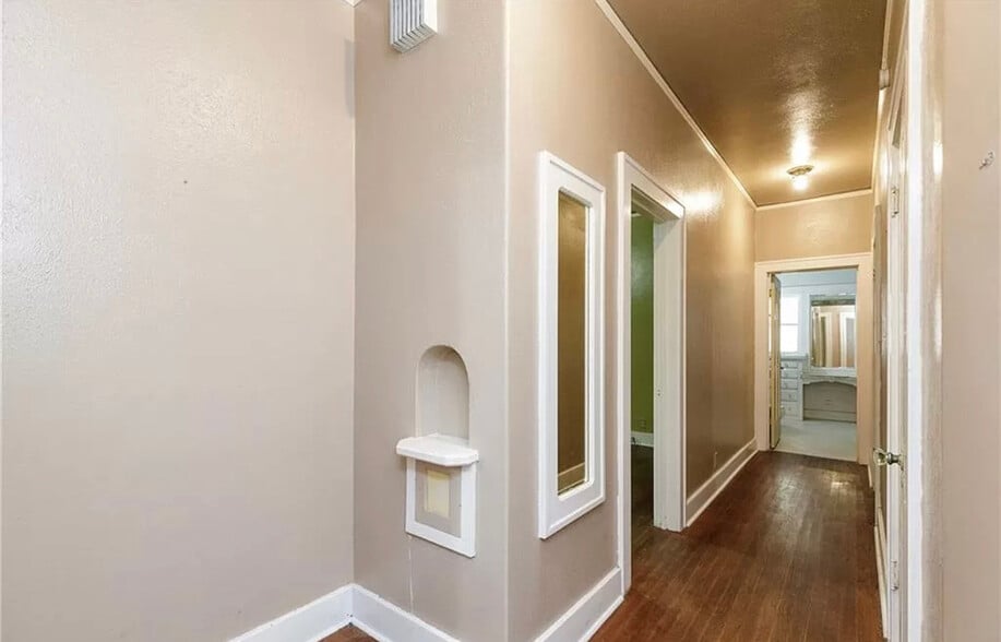 Hallway - 208 E Ligustrum Blvd