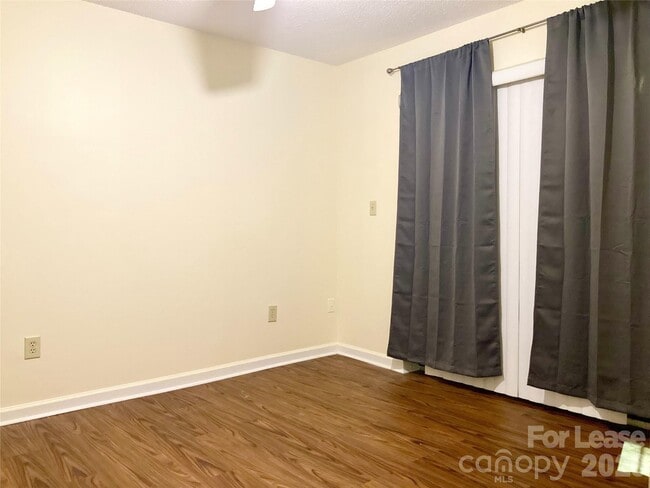 Building Photo - 211 Heritage Blvd