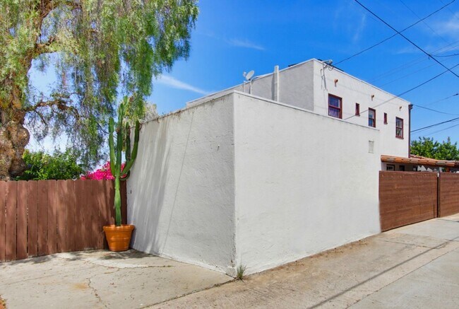Building Photo - Historic Charm Meets Modern Living – Stunning 5 Bedroom Home on Iconic Myrtle Avenue