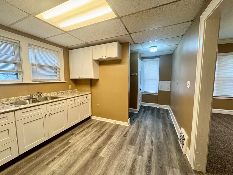 Building Photo - 1604 Yale Ave NW