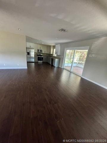 Building Photo - 709 SE Alamanda Way
