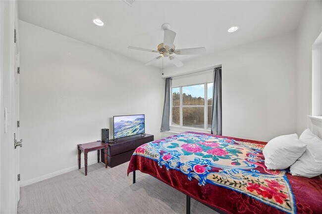 Building Photo - 18500 Lakehead Cir