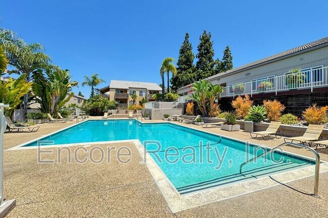 Building Photo - 8545 Villa La Jolla Dr