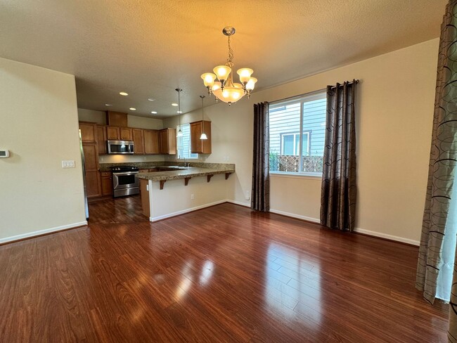 Building Photo - FOR RENT - SUPER CLEAN 4 BEDROOM, 2.5 BATH...
