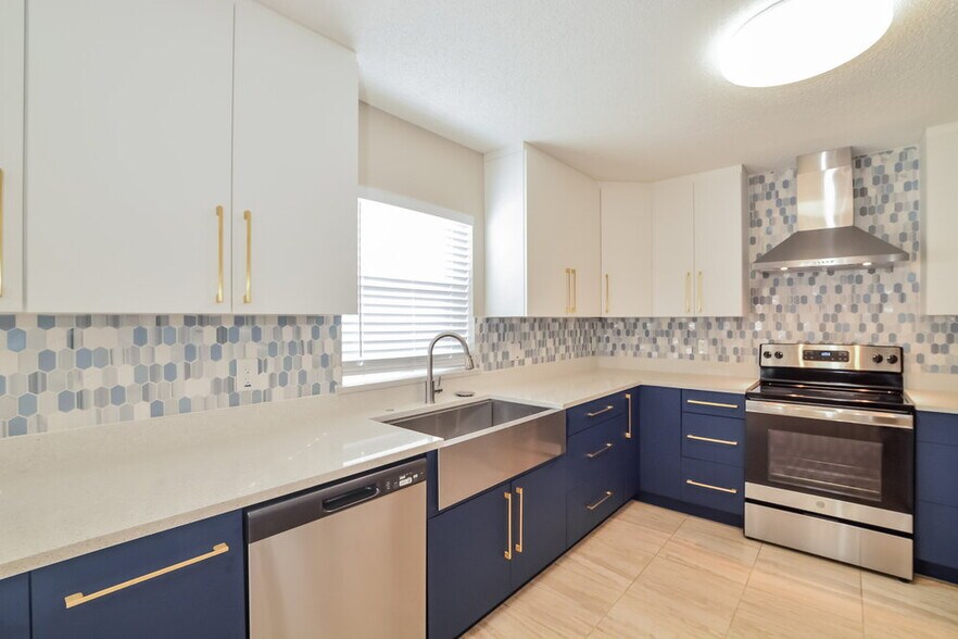 Building Photo - 250 Lynn St