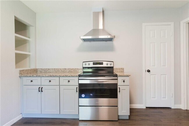 Building Photo - 1903 S 19th St