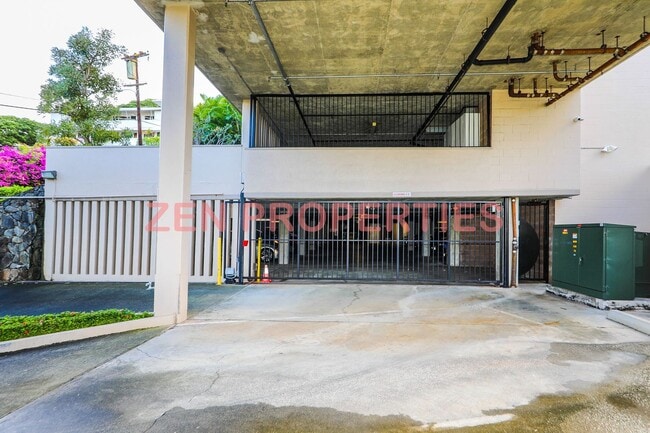 Building Photo - 2 bedroom, 1 bath unit with 1 parking stal...