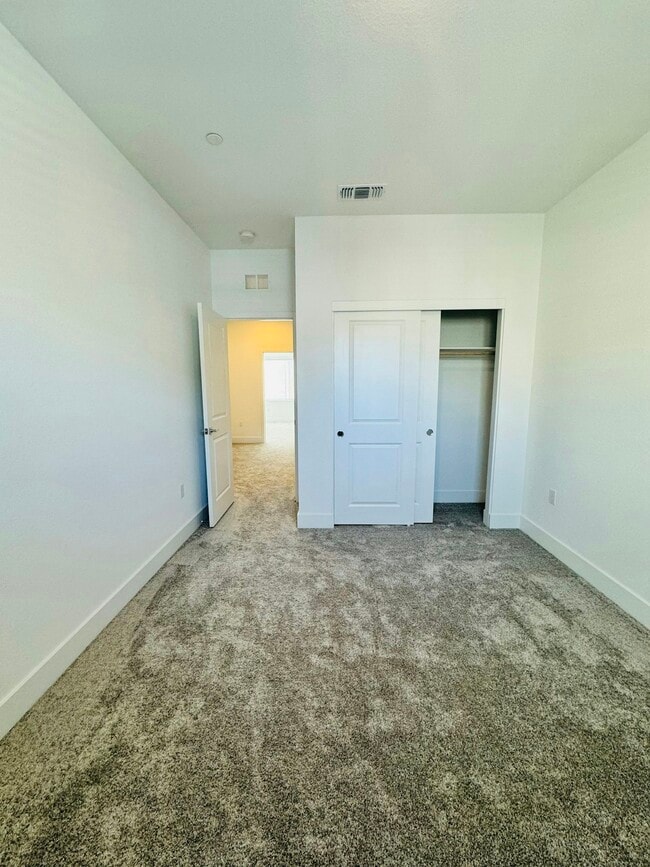 Building Photo - 416 N Mendocino Wy