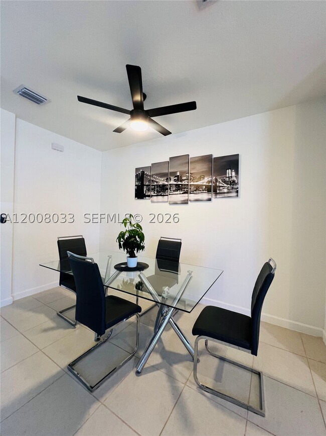 Building Photo - 2562 SE 29th Dr