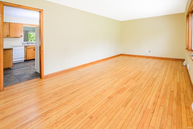 Building Photo - 117 N Hillsdale Dr