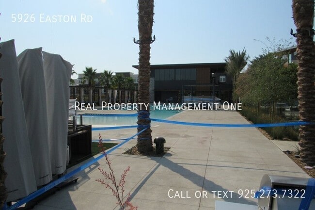 Building Photo - 5926 Easton Rd