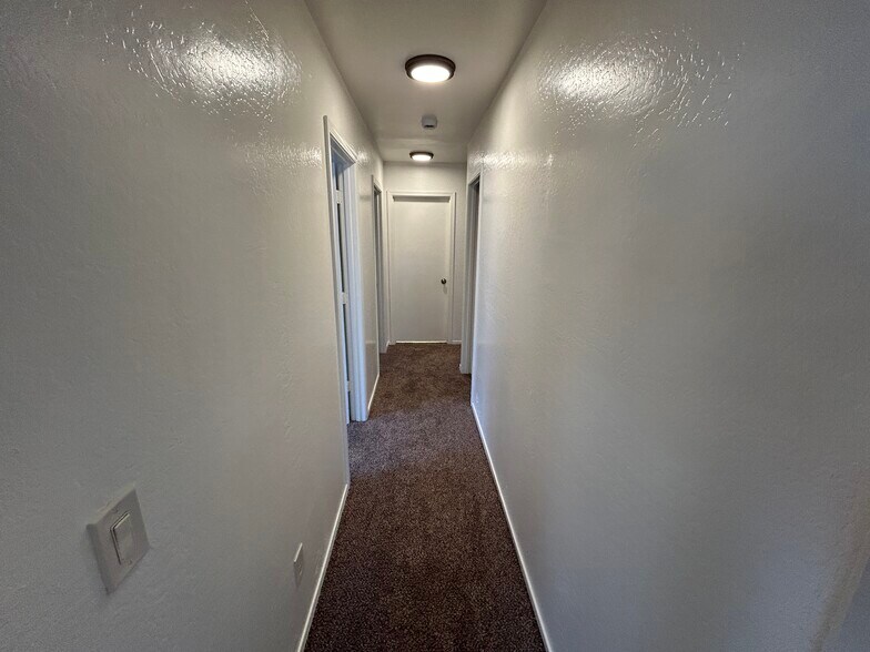 Building Photo - 7028 S 46th Dr