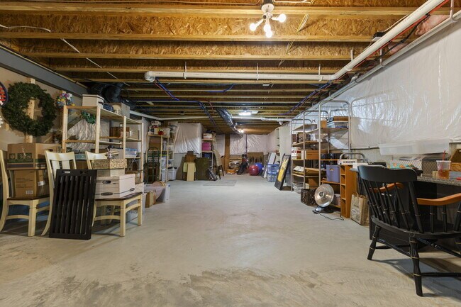 Building Photo - 402 Henstride Ct