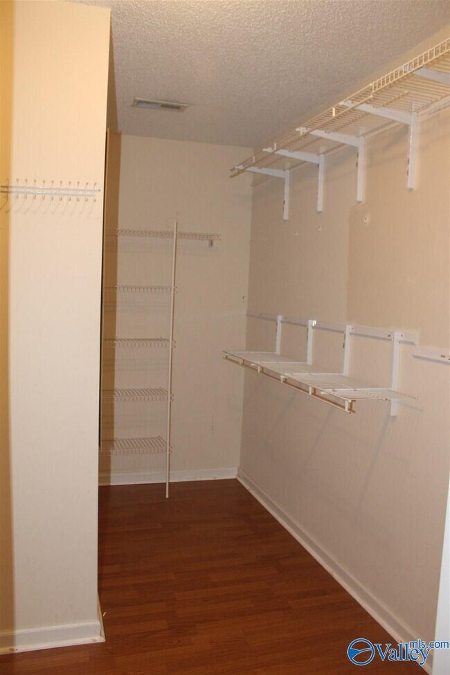 Building Photo - 117 Bambi Ln