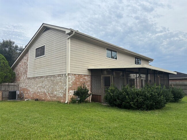 Building Photo - 2942 Jenny Dr