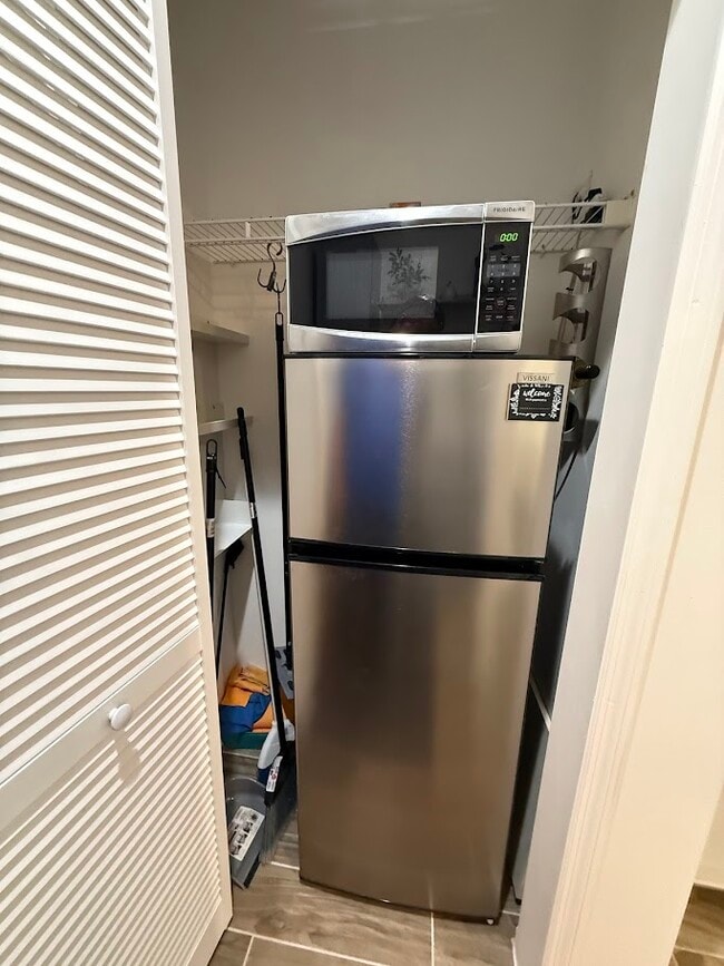 Building Photo - 9882 Perfect Dr