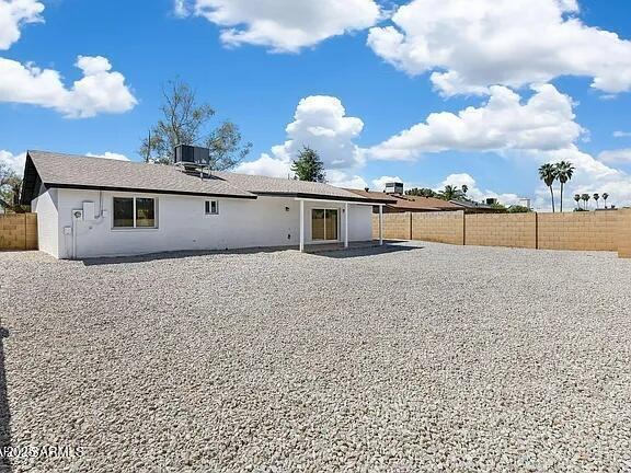 Building Photo - 2030 E Duke Dr