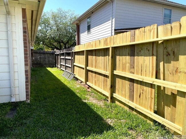 Building Photo - 4210 Field Meadow Dr