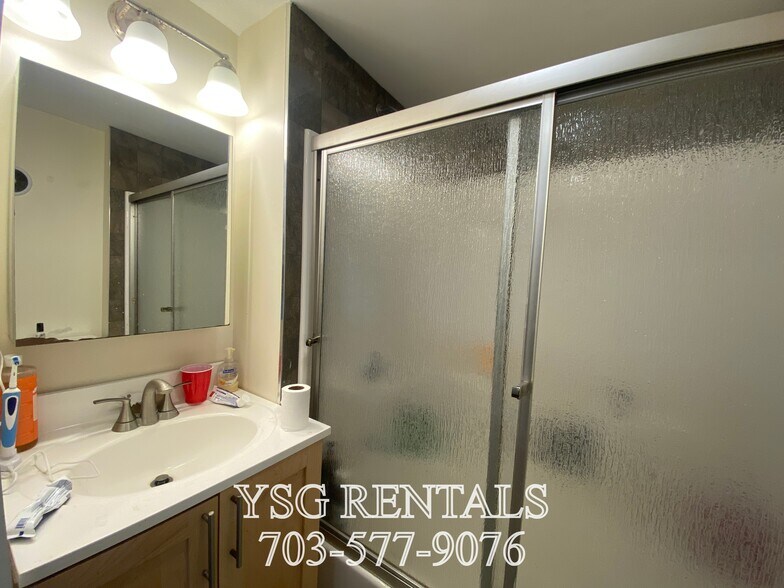 Building Photo - 19 Lambert Ave