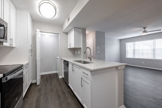 Building Photo - Luxurious 1-Bedroom Apartment in Atlanta’s Upper Westside | In-Home Washer & Dryer