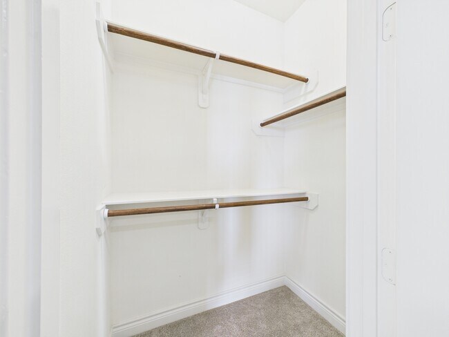 Building Photo - 11025 Sherwood Grv