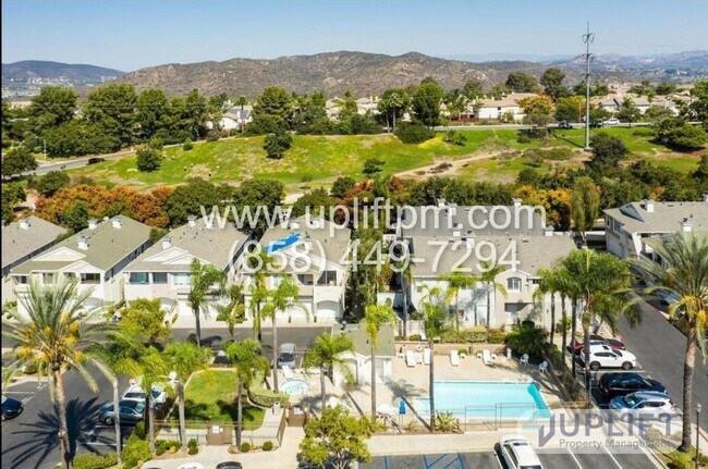 Building Photo - 3 Bed, 2.5 bath Condo w/ Central HVAC, Lau...
