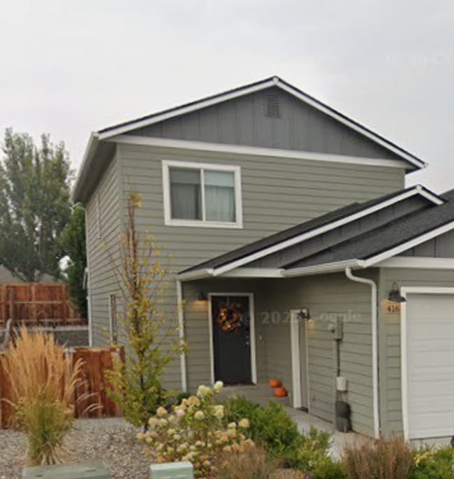 Primary Photo - 3-Bed, 2.5-Bath Townhome w/ 2-Car Garage