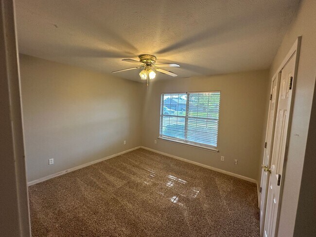 Building Photo - Spacious 3-Bedroom Home in the Heart of Ca...