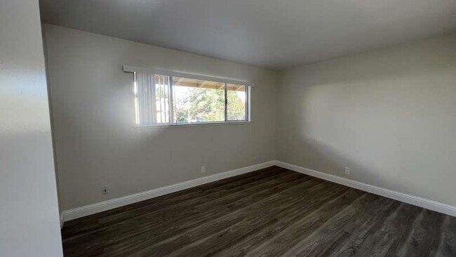 Building Photo - 1281 Saratoga Ave
