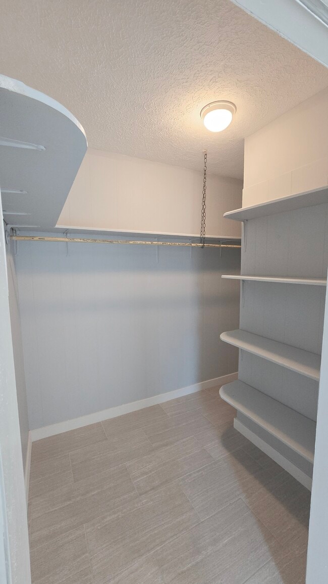 Building Photo - 1384 Aldrich St NE