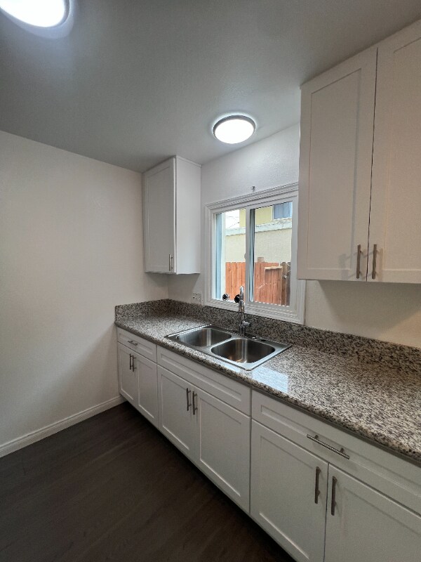 Building Photo - 1827 W Glencrest Ave