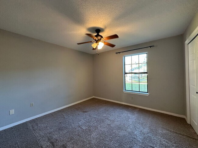 Building Photo - 1500 Kruse Dr