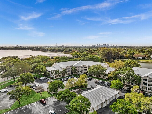 Building Photo - 2803 N Oakland Forest Dr