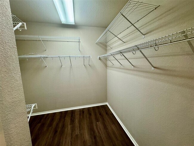 Building Photo - 2110 Charlotte Estates Dr