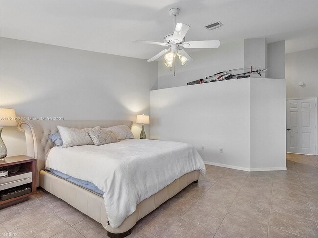 Building Photo - 3 br, 3.5 bath House - 2950 NE 188th St Ap...