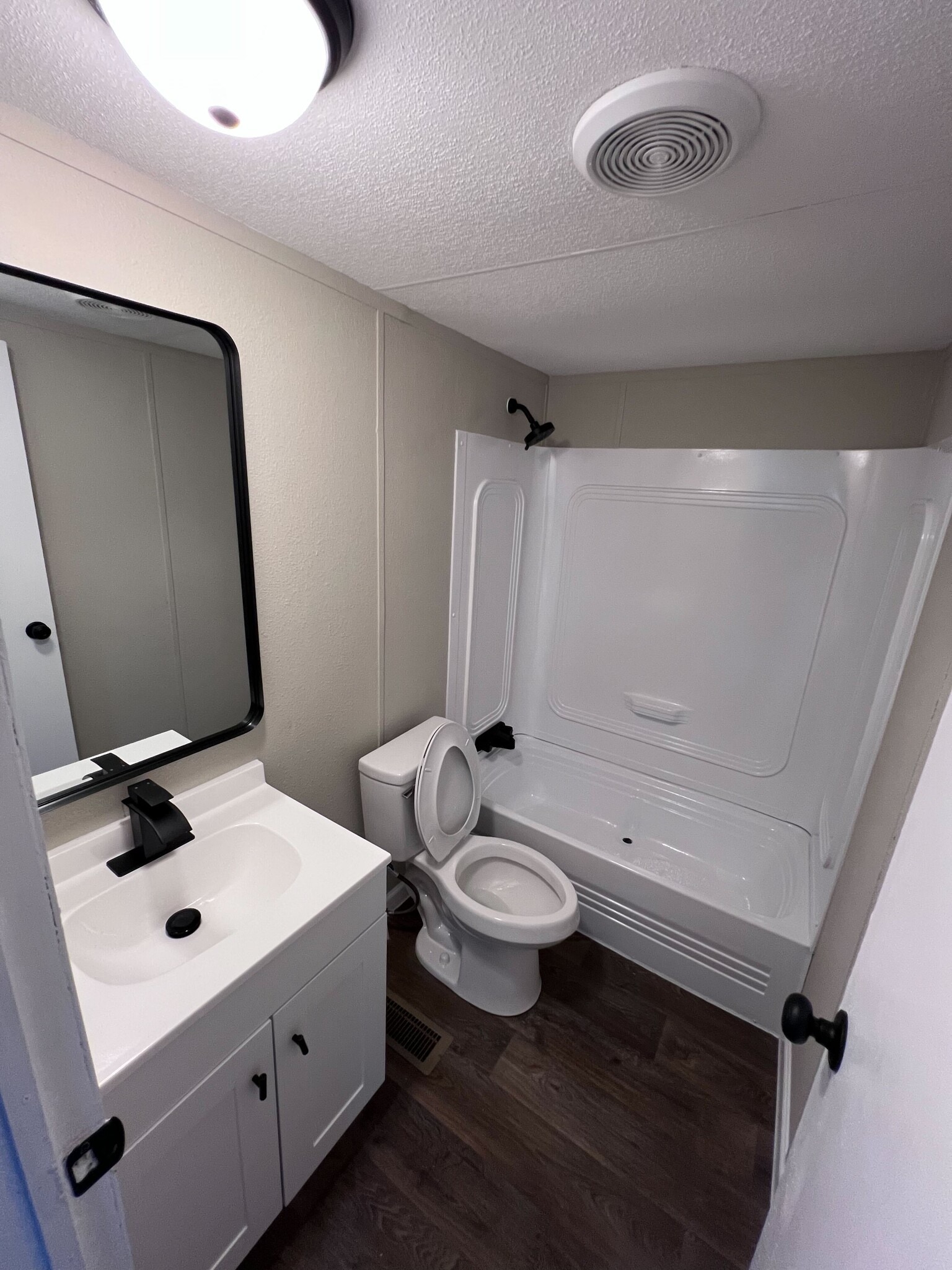 Building Photo - 215 Comanche Trail