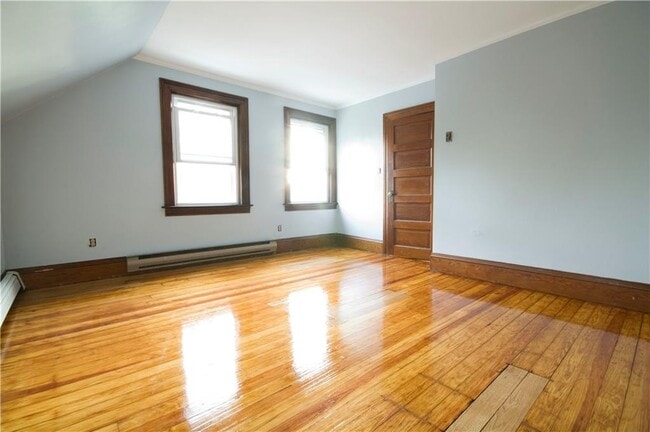 Building Photo - 48 Moorland Ave