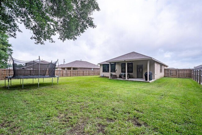 Building Photo - 104 Tracie Dr
