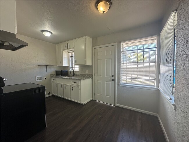 Building Photo - 3811 Cornell St