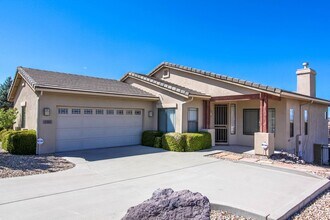 Building Photo - Furnished Home in Willow Hills