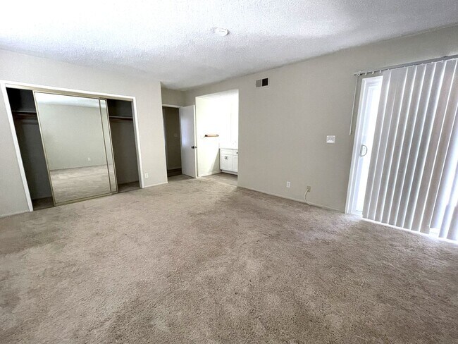 Building Photo - 1704 S Fern Ave