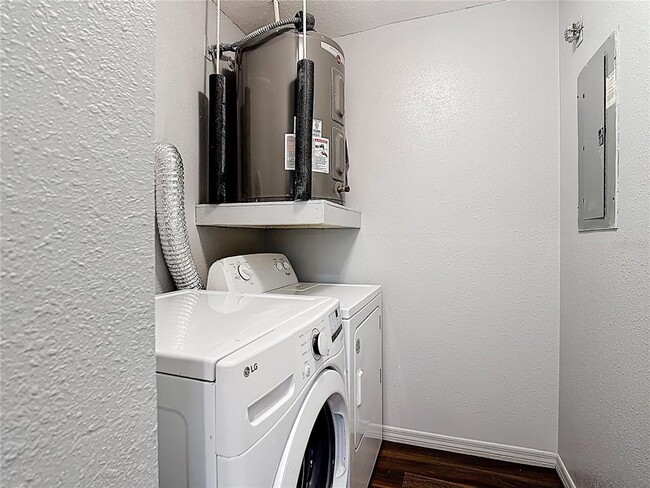 Building Photo - 571 Hunter Cir